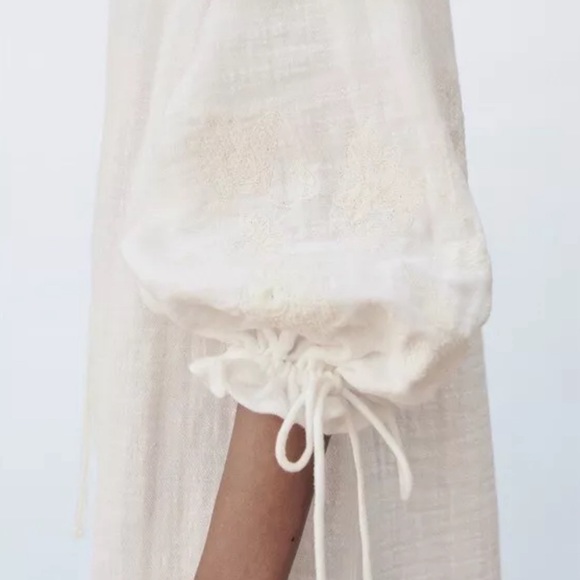 ZARA ~ ✨ Bloggers Favorite ✨ROMPER WITH FLORAL EMBROIDERY - Picture 2 of 11